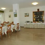 Gloria