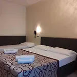 Gloria 3*