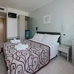Gloria Hotel 3*