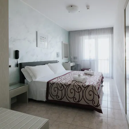 Hotel Gloria 3*